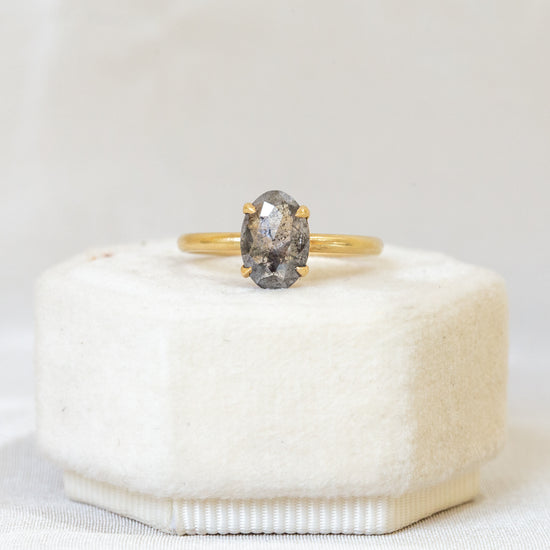 14ky 1.08ct Oval Salt & Pepper Solitaire Ring