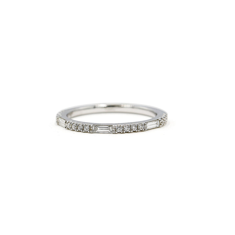 14kw .23ctw Baguette & Round Diamond Band