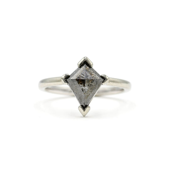 14kw 1.61ct Kite-Shaped Salt & Pepper Diamond Ring