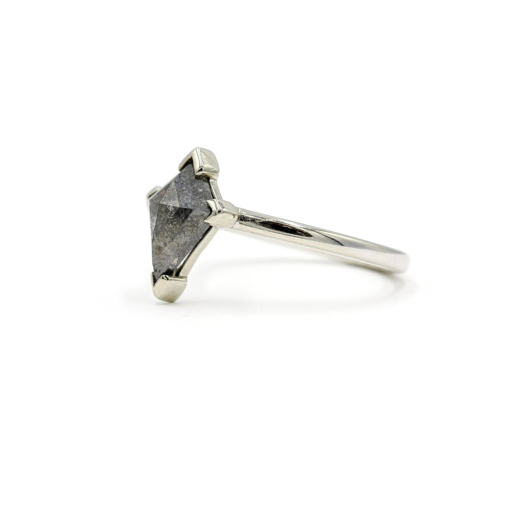 14kw 1.61ct Kite-Shaped Salt & Pepper Diamond Ring